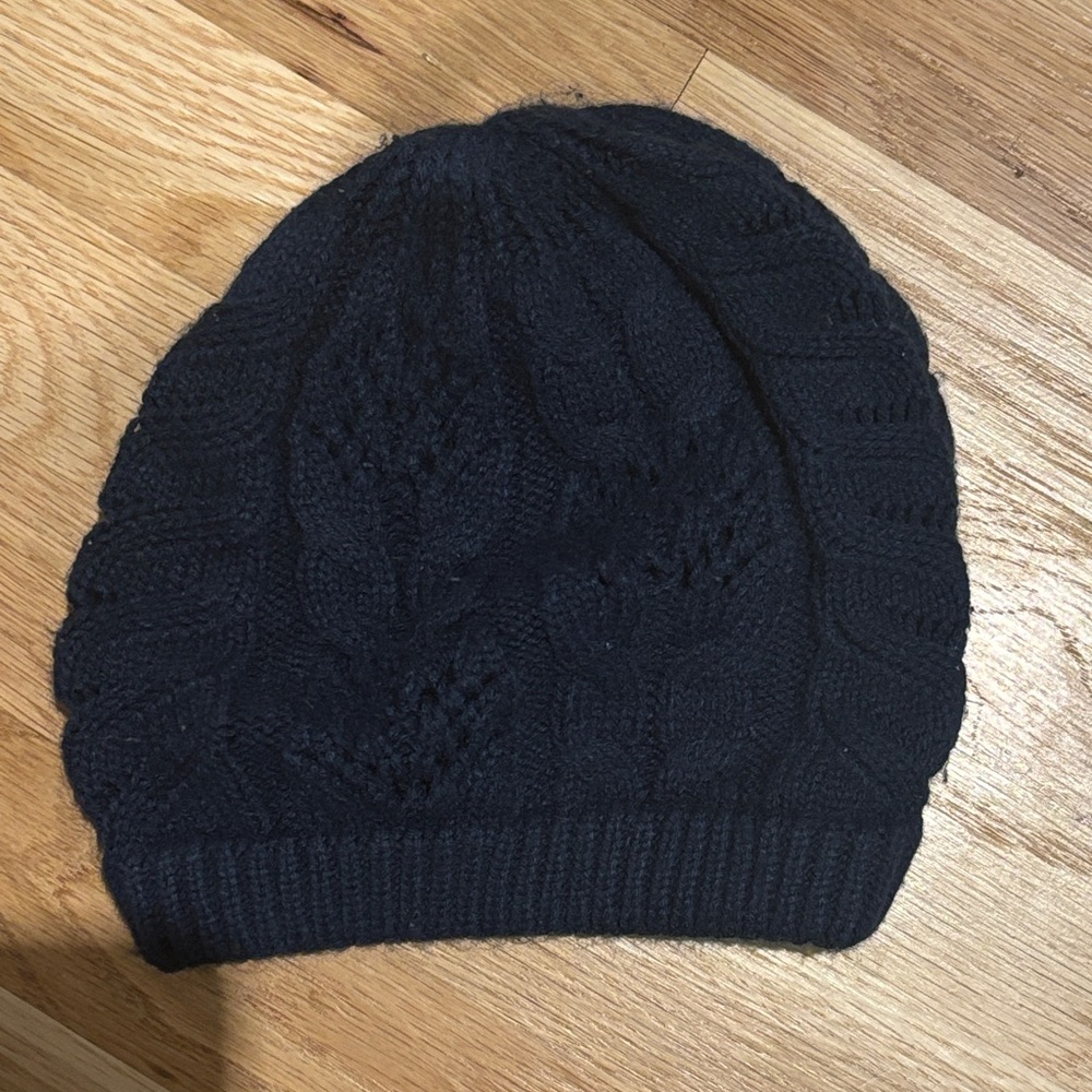 Women’s Knit Beanie, Great Condition!